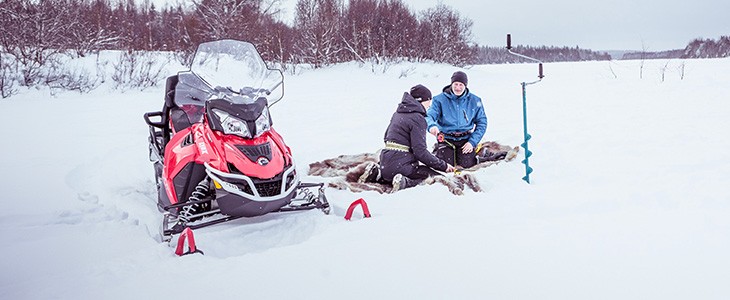 Randonnée motoneige et pêche au trou en Finlande